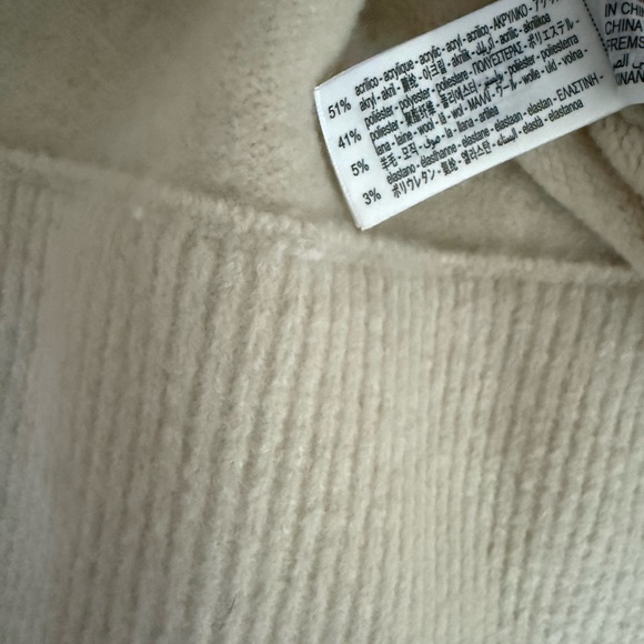 Zara Cream Sweater with Cozy Knit - Picture 4 of 4